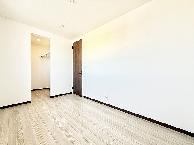 【リビング以外の居室】■シンプルで使いやすい空間がスッキリ感じられます