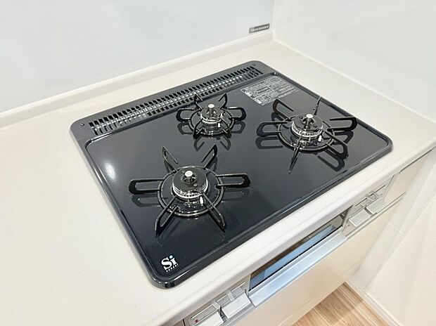 【3口ガスコンロ】■一度に多くの料理ができ便利で効率的