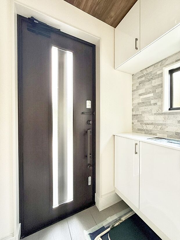 【玄関】■ シンプルで美しく、快適な暮らしの入り口