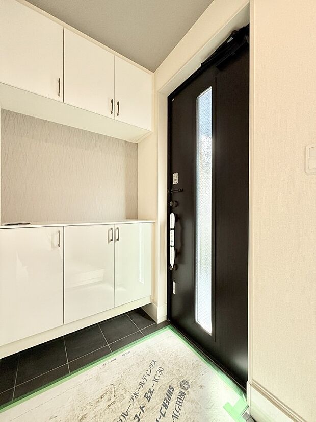 【玄関】■ シンプルで美しく、快適な暮らしの入り口