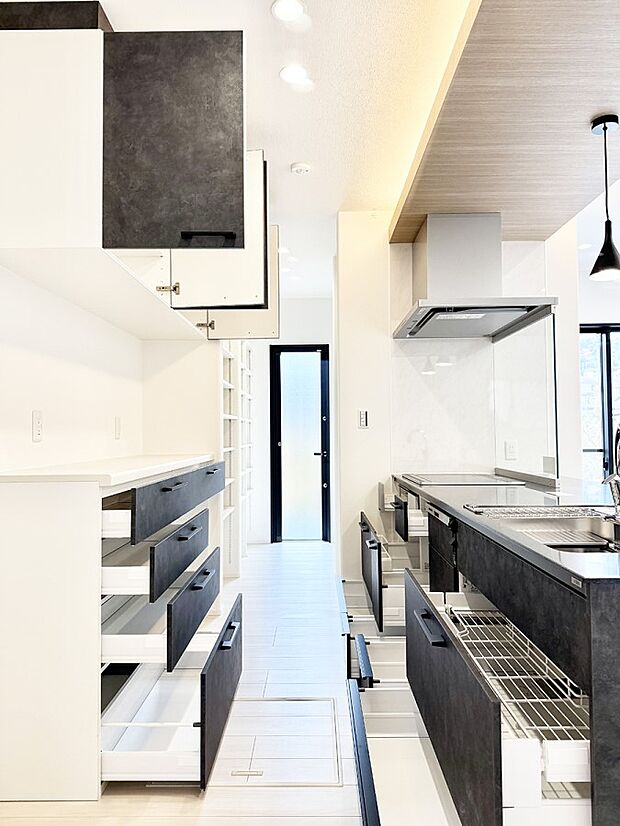 【キッチン】■家族の絆を深める、温もりのあるキッチン