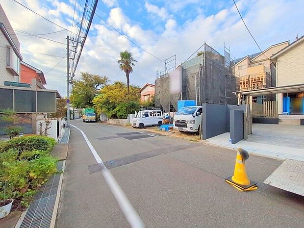 【前面道路含む現地写真】■家族とのお出かけが楽しくなる環境です