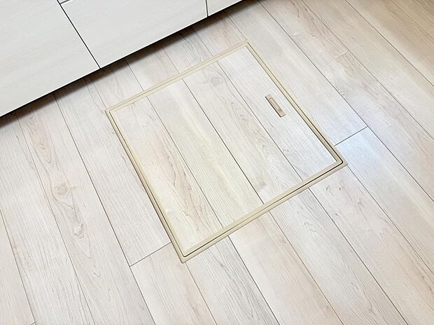 【床下収納】■季節物など簡単に収納でき便利