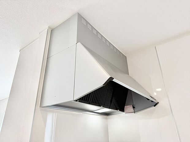 【レンジフード】■フードに覆われている為、匂いが換気扇に誘導され、効率的に排煙ができます