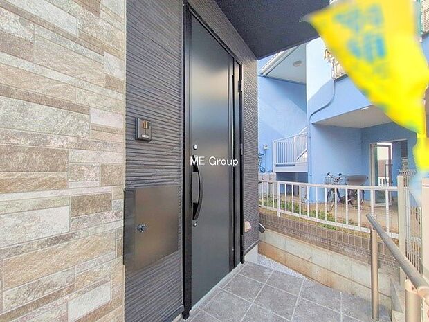 【玄関】■ 心地よい暮らしへとつながる、温かい玄関