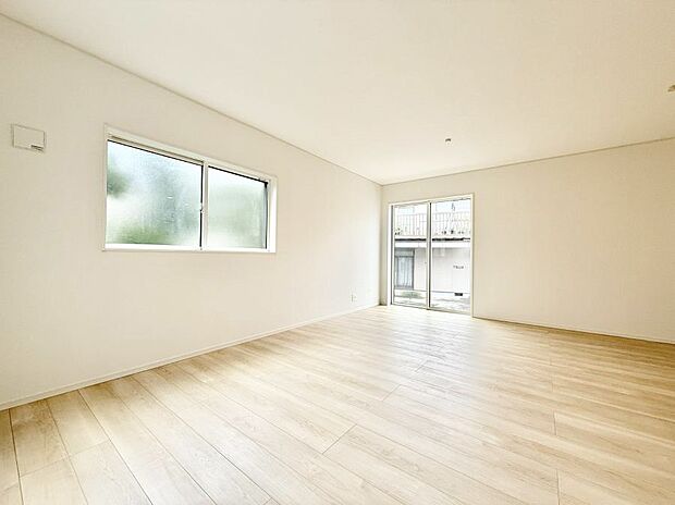 【リビング】■家族の時間を彩る、快適で癒される空間