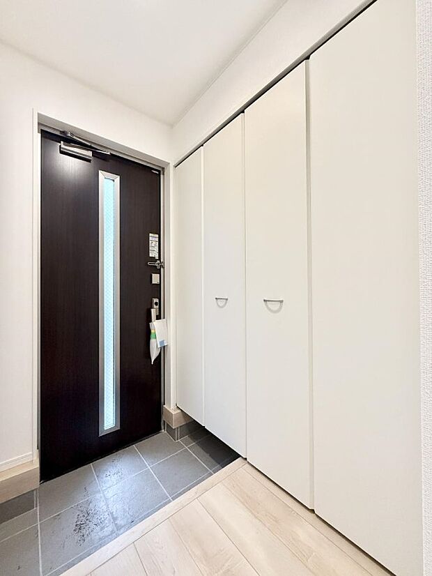 【玄関】■ シンプルで美しく、快適な暮らしの入り口