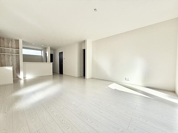 【リビング】■くつろぎと笑顔が集まる、心温まるリビング