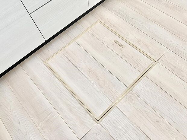 【床下収納】■季節物など簡単に収納でき便利