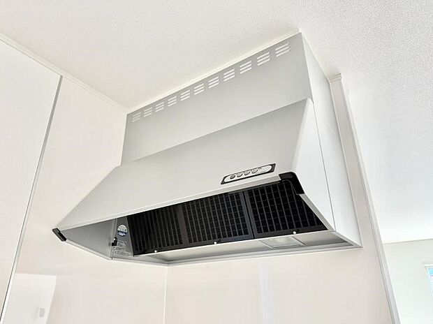 【レンジフード】■フードに覆われている為、匂いが換気扇に誘導され、効率的に排煙ができます