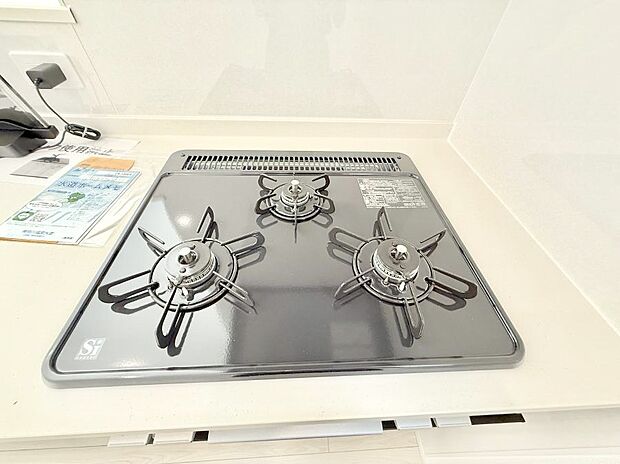 【3口ガスコンロ】■一度に多くの料理ができ便利で効率的