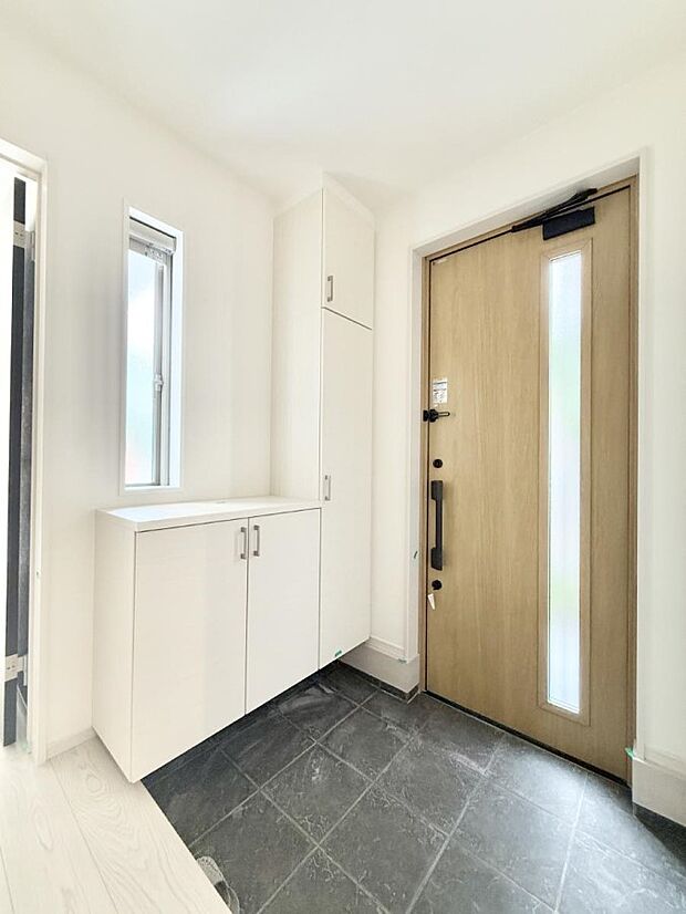 【玄関】■ ここから始まる一日、すっきり整った玄関