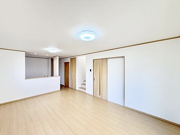 【リビング】■くつろぎと笑顔が集まる、心温まるリビング