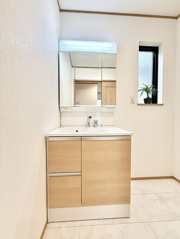 【洗面台・洗面所】■明るい洗面所は毎朝の歯磨きも楽しくできちゃいそうです♪