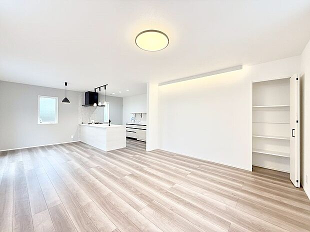 【リビングダイニング】■お気に入りの場所で、のんびりとした時間を