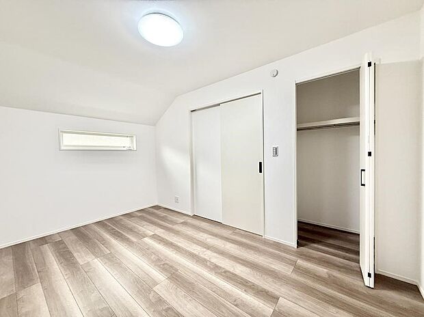 【リビング以外の居室】■清潔感あふれるお部屋で毎日を快適に過ごせます