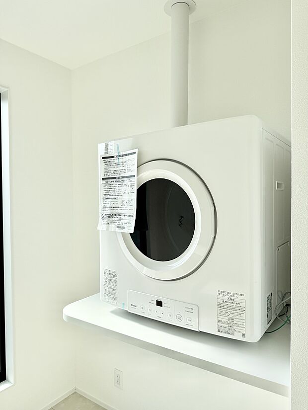 【ガス衣類乾燥機】■パワフルな温風で選択物を乾燥させるため、家事の時短に役立ちます。