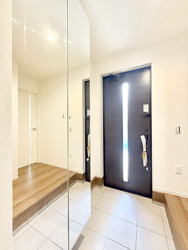 【玄関】■ シンプルで美しく、快適な暮らしの入り口