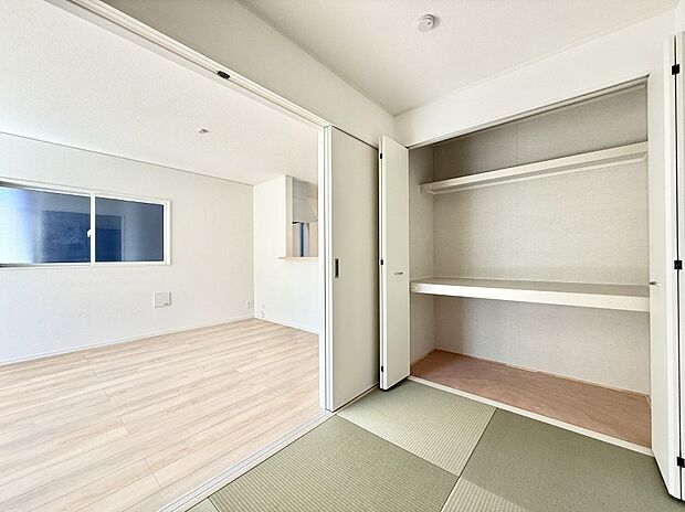 【リビング以外の居室】■清潔感あふれるお部屋で毎日を快適に過ごせます