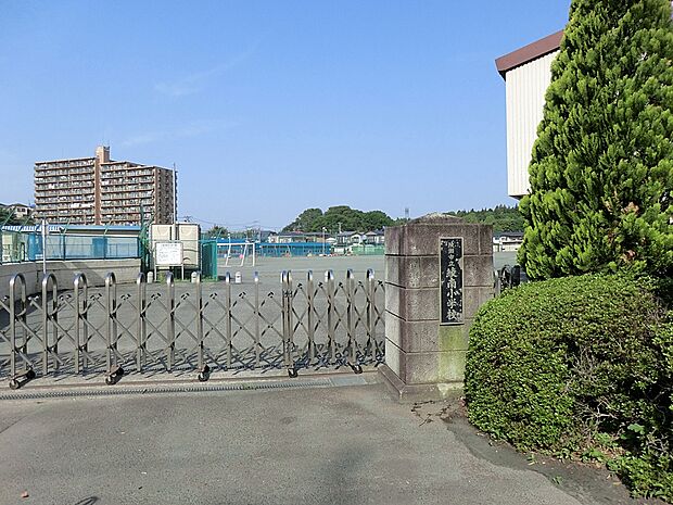 綾瀬市立綾南小学校(約555m・徒歩7分)