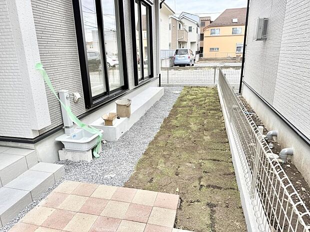 【庭】■暮らしに潤いを与える、緑が取り入れられた住まいです