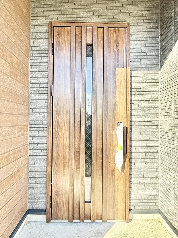 【玄関】■ シンプルで美しく、住まいの第一印象を彩る玄関です