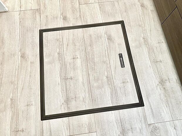 【床下収納】■隠れた収納スペースで家全体がスッキリ