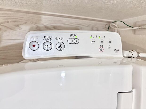 【シャワートイレ】■温水洗浄で快適、清潔感が保たれるシャワートイレ