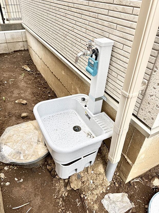 【その他現地】■ガーデニングや洗車などの際に大活躍な屋外立水栓  