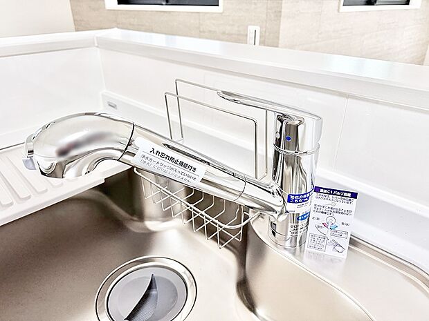 【浄水器】■清潔でおいしい水を手軽に供給してくれます