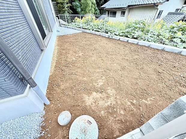 【庭】■敷地内にゆとりある緑のスペースがあり、穏やかな雰囲気です