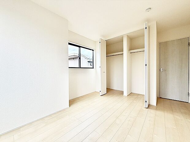 【寝室】■家具をうまく配置すれば広々とした空間を使い動きやすく、リラックスした時間が過ごせます