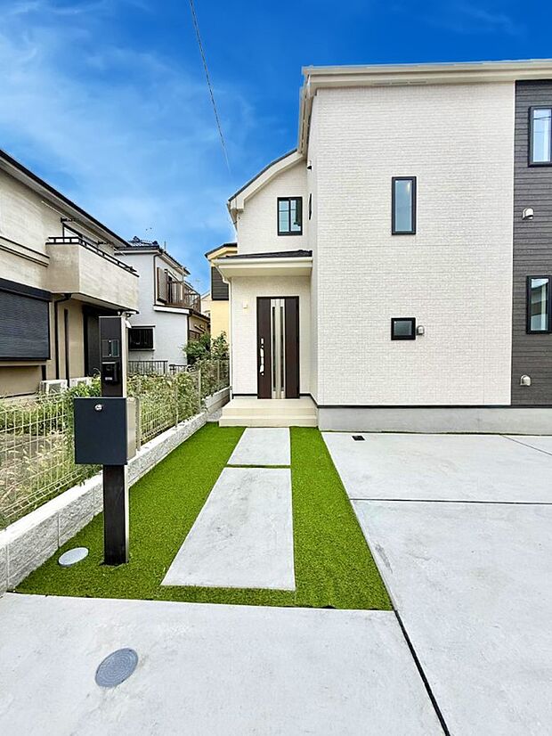 【玄関】■ シンプルで美しく、住まいの第一印象を彩る玄関です