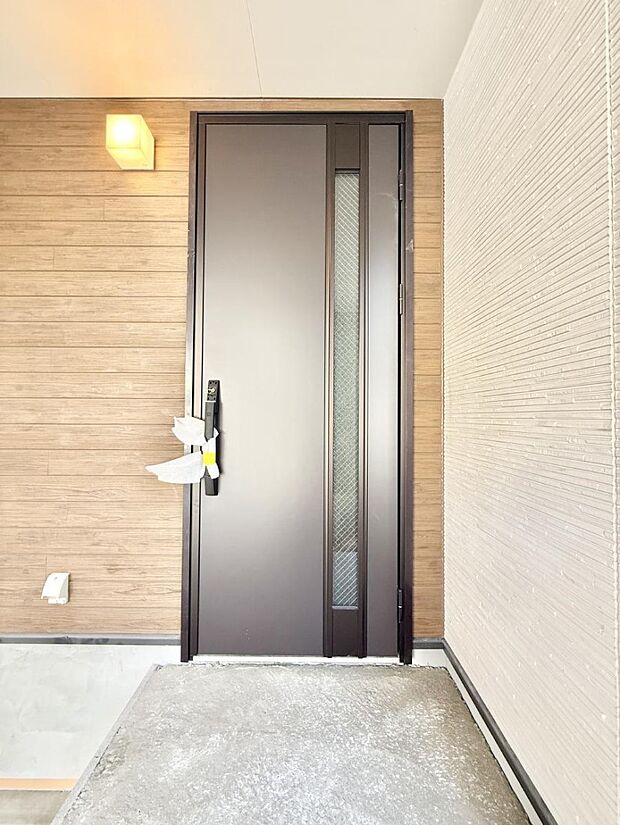 【玄関】■ シンプルで美しく、住まいの第一印象を彩る玄関です