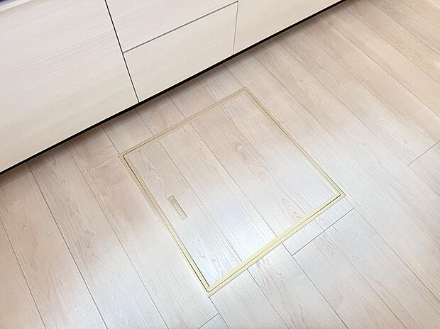 【床下収納】■隠れた収納スペースで家全体がスッキリ