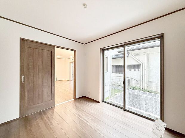 【リビング以外の居室】■清潔感あふれるお部屋で毎日を快適に過ごせます