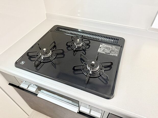 【3口ガスコンロ】■複数の鍋が同時に使えますね