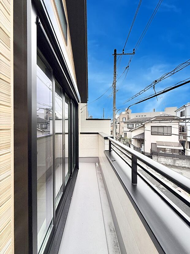 【バルコニー】■ 空を眺めながら、ほっと一息つける特別な空間