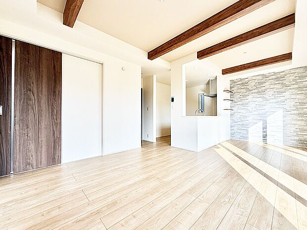 【リビング】■くつろぎと笑顔が集まる、心温まるリビング