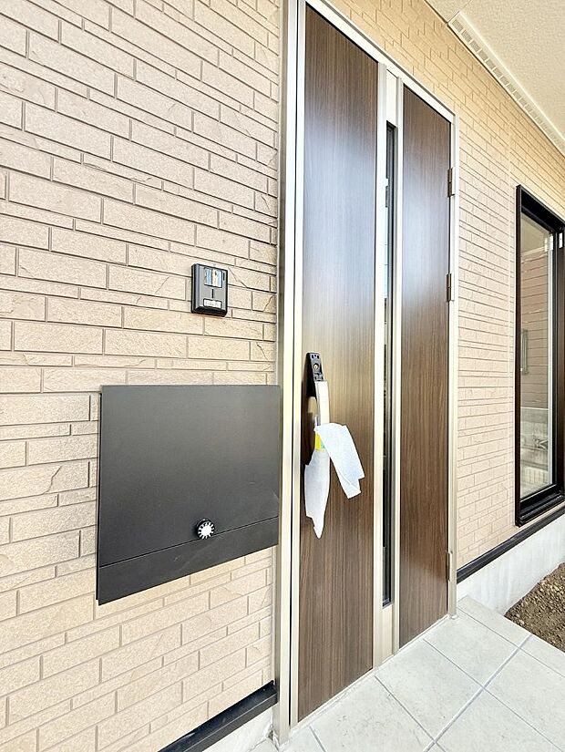 【玄関】■ 帰るたびにホッとする、安心感のある佇まい