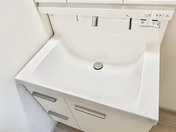 【ハンドシャワー付洗面台】■手洗いや顔を洗う時も快適に使える便利なシャワー