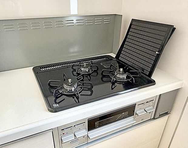 【3口ガスコンロ】■一度に多くの料理ができ便利で効率的