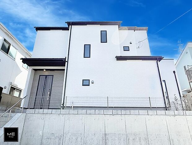 【現地外観写真】■暮らしを彩る充実した設備仕様が備わった住まい