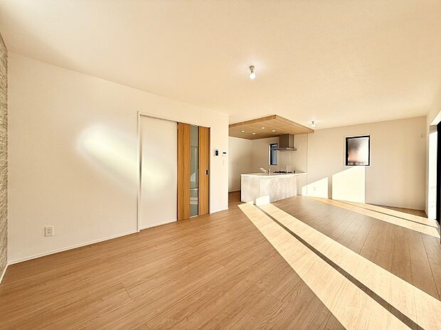 【リビング】■くつろぎと笑顔が集まる、心温まるリビング