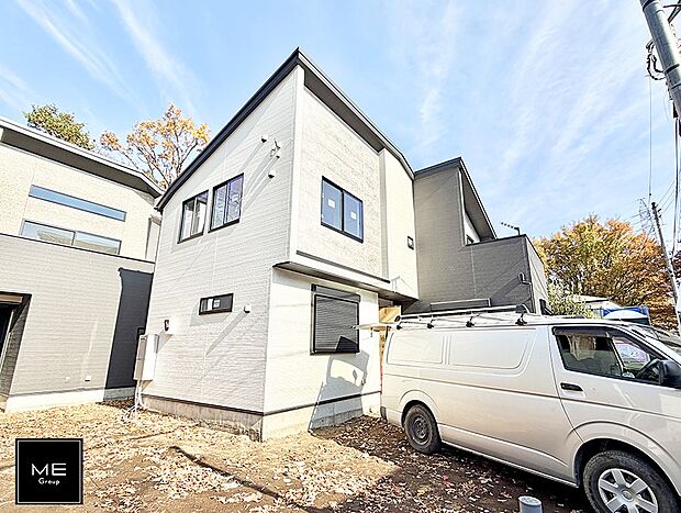 【現地外観写真】■暮らしを彩る充実した設備仕様が備わった住まい