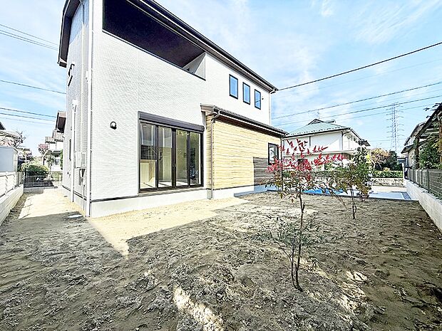 【庭】■季節の移ろいを感じられる、落ち着いた雰囲気の屋外空間