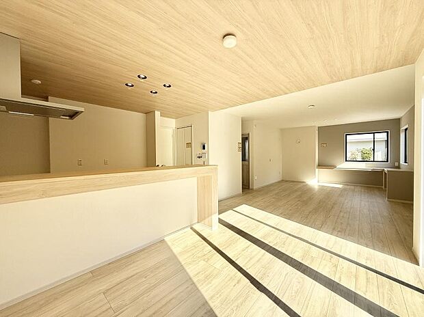 【リビング】■くつろぎと笑顔が集まる、心温まるリビング