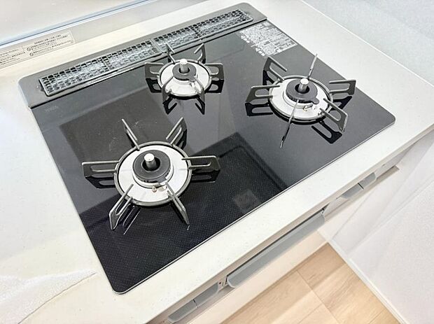 【3口ガスコンロ】■一度に多くの料理ができ便利で効率的