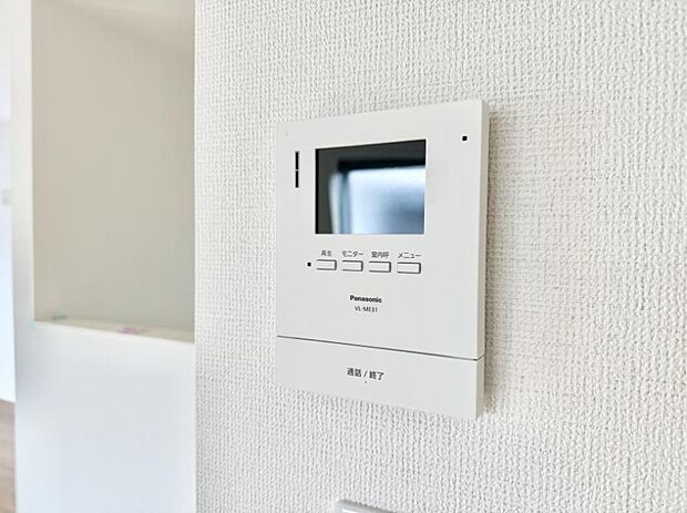【TVモニター付インターフォン】■訪問者を確認できて安心感が増します
