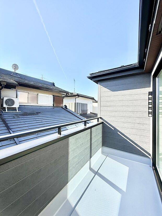 【バルコニー】■ 空を眺めながら、ほっと一息つける特別な空間